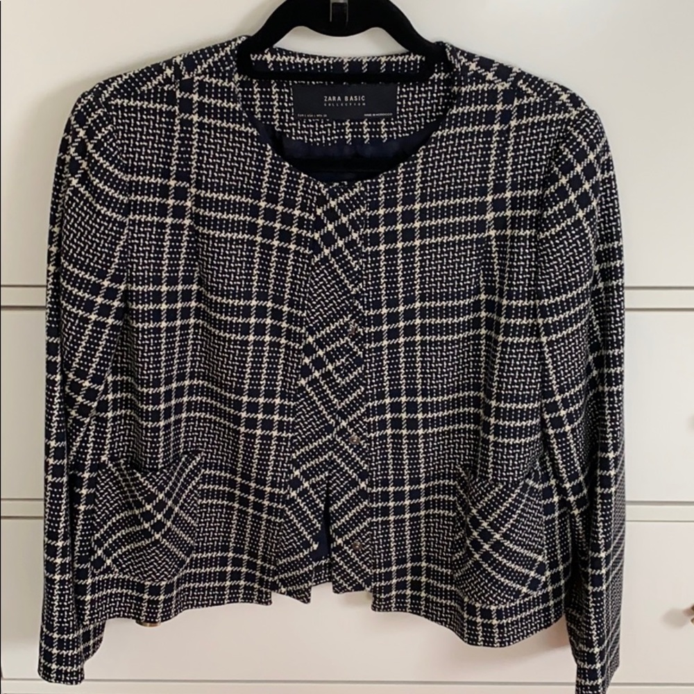 Zara jacket w pockets and detailing
